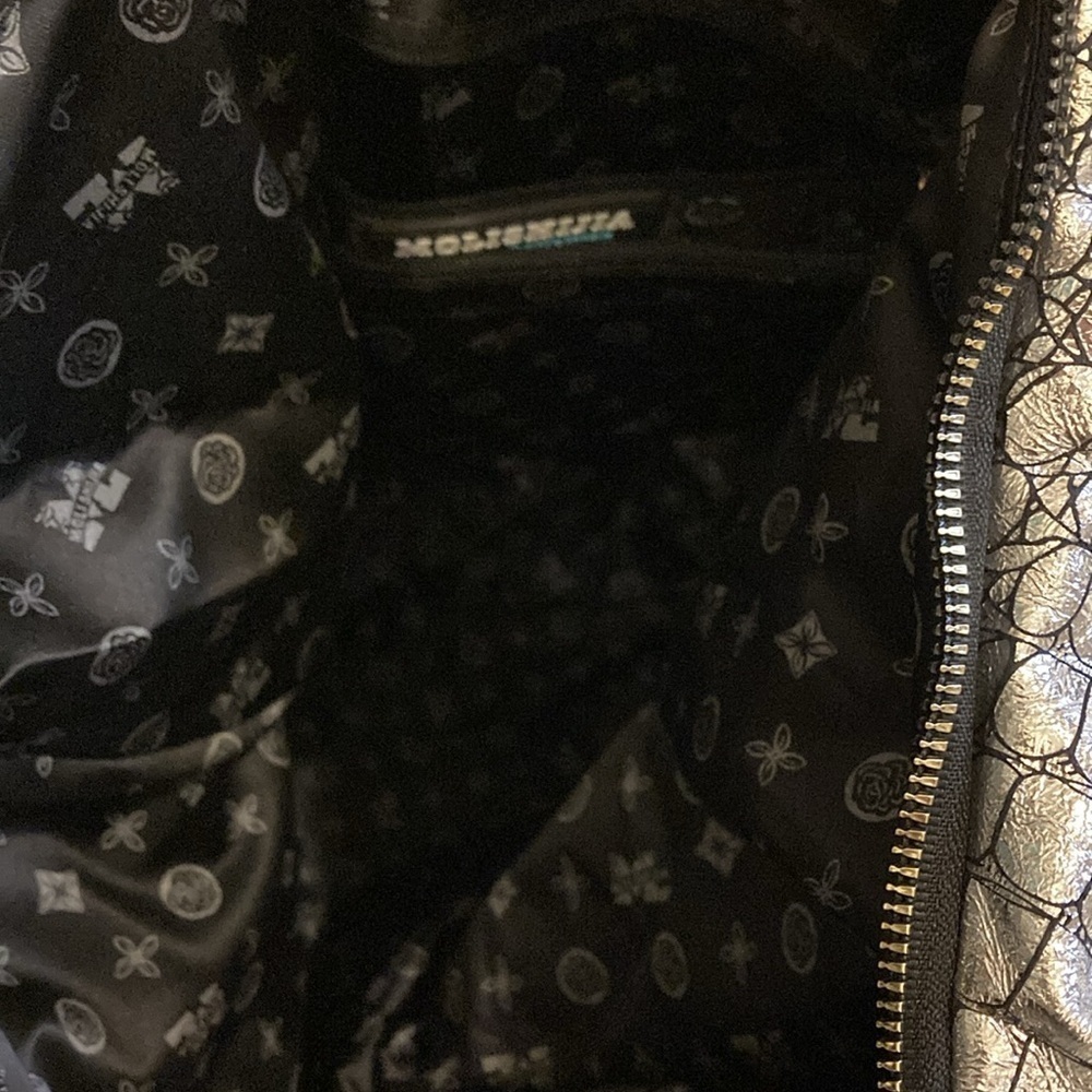 Molishijia Metallic Large Tote - Picture 8 of 12